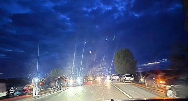 Düğünler karayolu güvenliğini olumsuz etkiliyor: Ezine yolu üzerinde sessiz tehlike pusuda bekliyor