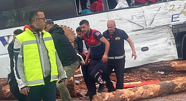 Ezine'de Zincirleme Kaza: Ölü ve Yaralılar Var