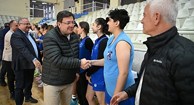 Final öncesi Çanakkale Belediyespor’a sürpriz destek ziyareti!