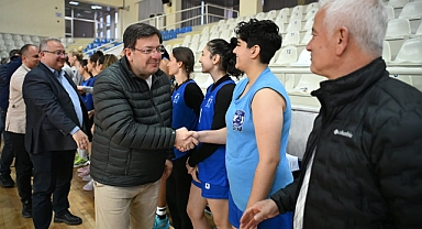 Final öncesi Çanakkale Belediyespor’a sürpriz destek ziyareti!