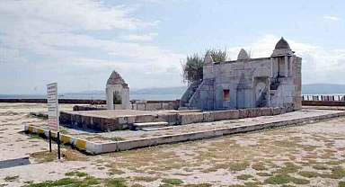 Gök kubbenin altında 600 yıllık dua: Gelibolu’daki açık hava camii Azaplar Camii