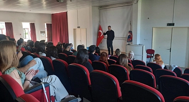 İŞKUR İl Müdürü Mehmet Uğur Yavuz, ÇOMÜ Mezun ve Kariyer Günleri’nde gençlerle buluştu