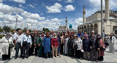 Jülide İskenderoğlu'ndan Konya'da Mevlana Müzesi'ne ziyaret