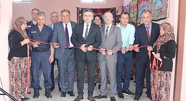 Kaymakam Emrah Bütün, Türkmenli Köyü’ndeki el sanatları sergisi’ne katıldı