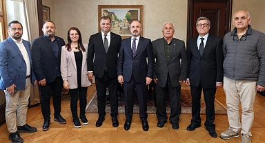 Kızılay Gönüllüleri Bülent Turan'ı ziyaret etti