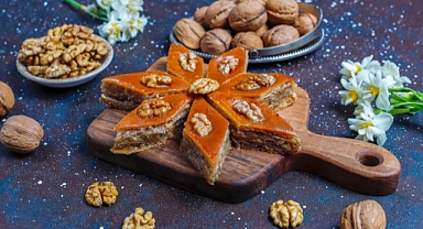 Klasik Cevizli Ev Baklavası Tarifi