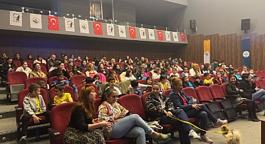 Minik Kalplerden Sokak Hayvanlarına “Bir Kap Mutluluk”