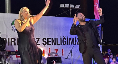 Romantik Erhan Lapseki'de sahne aldı