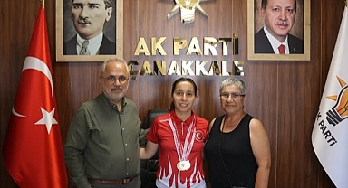 Şevin Şentuna'dan AK Parti Çanakkale İl Başkanlığı'na ziyaret