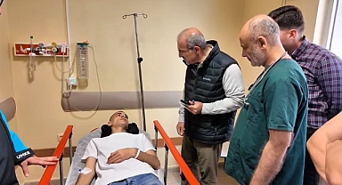 Vali Ömer Toraman, Ezine'deki kazada yaralanan vatandaşları ziyaret etti