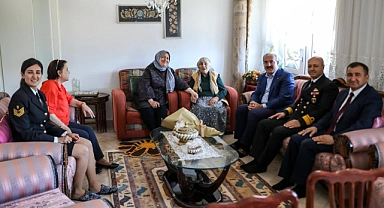 Vali Toraman’dan şehit annelerine ziyaret