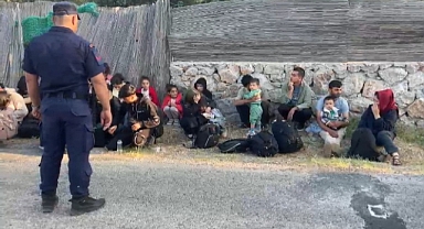 Ayvacık’ta 30 kaçak göçmen yakalandı: aralarında 12 çocuk bulunuyor