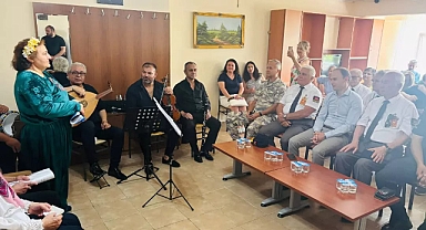 Ayvacık'ta Huzurevi Sakinlerinden Türk Sanat Müziği Konseri