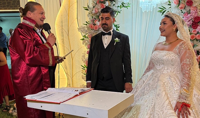 Başkan Öztürk, genç çiftin nikahını kıydı