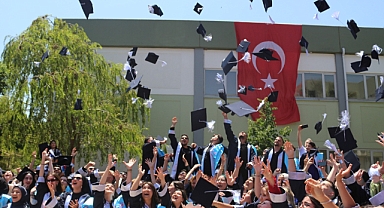 Bayramiç MYO’da mezuniyet coşkusu