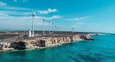 Bozcaada'da göz kamaştıran günbatımı ve rüzgar gülleri büyülüyor