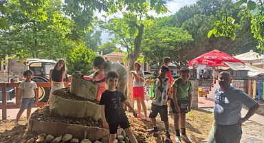 Bozcaada’da “Habitat Projesi” Kapsamında Şifalı Bitkiler ve Tohumlu Heykellerle Ekolojik Buluşma