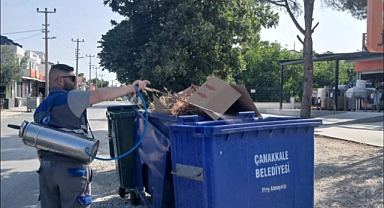 Çanakkale Belediyesi Bayramda da Temizlik Çalışmalarına Devam Ediyor