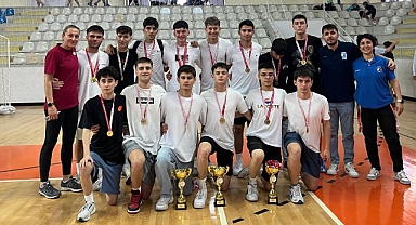 Çanakkale Belediyespor’dan basketbolda kupa yağmuru!