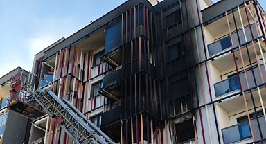 Çanakkale'de Apartman Yangını! 10 Kişi Hastaneye Kaldırıldı