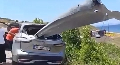 Çanakkale’de otomobil bariyere saplandı
