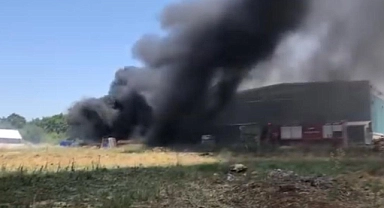 Çanakkale’de plastik cam fabrikasında çıkan yangın kontrol altında