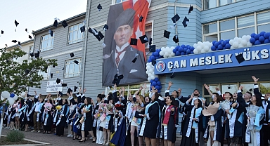 Çanakkale Onsekiz Mart Üniversitesi Çan MYO ve Uygulamalı Bilimler Fakültesi'nde mezuniyet coşkusu!