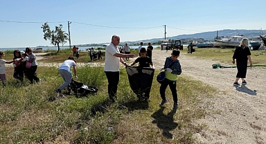 Çardak’ta Dünya Çevre Günü’nde Kum Adası temizlendi