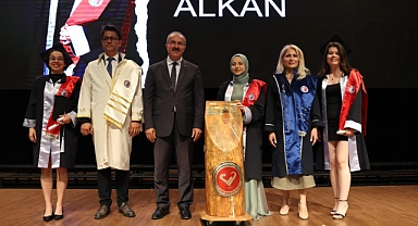 ÇOMÜ'de Geleceğin Doktorları Diplomalarını Aldı