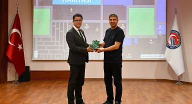 ÇOMÜ'de "Metaverse ve Yapay Zeka ile Gelecek" konulu söyleşi gerçekleştirildi