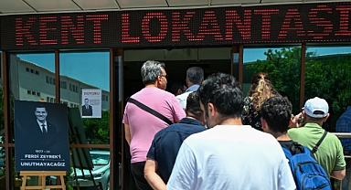 Ferdi Zeyrek’in anısına Kent Lokantası’nda ücretsiz yemek dağıtıldı