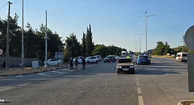 Güzelyalı Kavşağı'nda Kaza: Işıklandırma Bekleyen Noktada Araç Yayaya Çarptı!