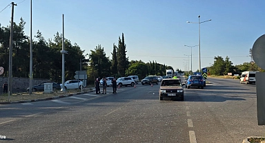 Güzelyalı Kavşağı'nda Kaza: Işıklandırma Bekleyen Noktada Araç Yayaya Çarptı!