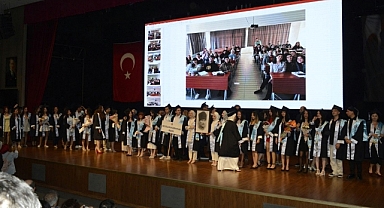 İnsan ve Toplum Bilimleri Fakültesi mezuniyet töreni gerçekleşti