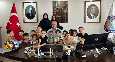 Karabiga Belediye Başkanı Ahmet Elbi, minik hafız adaylarını ağırladı