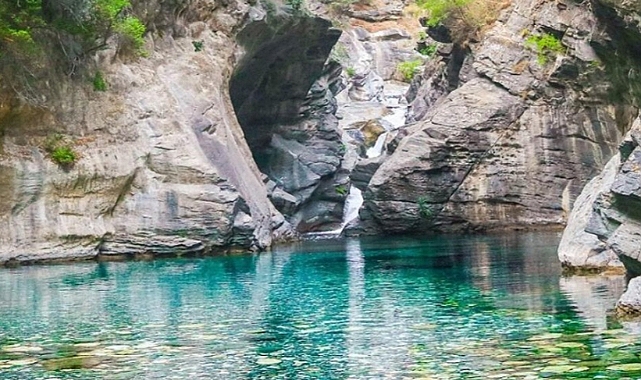 Kaz Dağları’nın Saklı Cenneti: Mıhlı Şelalesi Doğa Tutkunlarını Bekliyor!