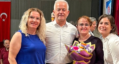 Milletvekili Güneşhan, kızıyla birlikte halk oyunları gösterisini izledi