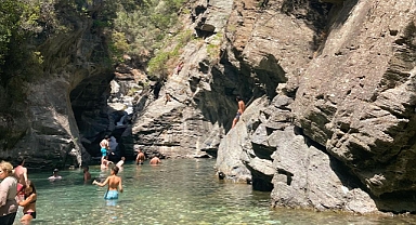 Şahindere Şelalesi: Kazdağları’nın Serin Kalbi