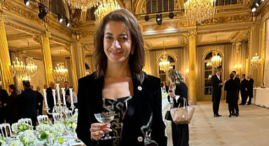 Şampanya köpüğüyle dinlenen First Lady Anna Vaçikovna Akobyan'ın Antalya günlüğü