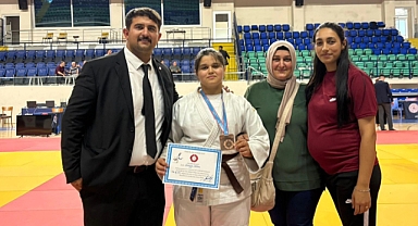 Yenicesporlu Sümeyye Işıktaş’tan Türkiye üçüncülüğü