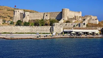 Bozcaada Kalesi yıllardır ziyaretçilerini ağırliyor