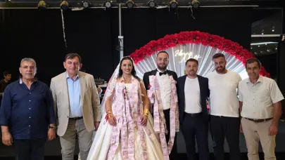 Genç çiftin mutluluğuna ortak oldular