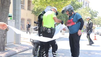 3 metrelik dekont serdi, ancak motosikleti bağlanmaktan kurtaramadı