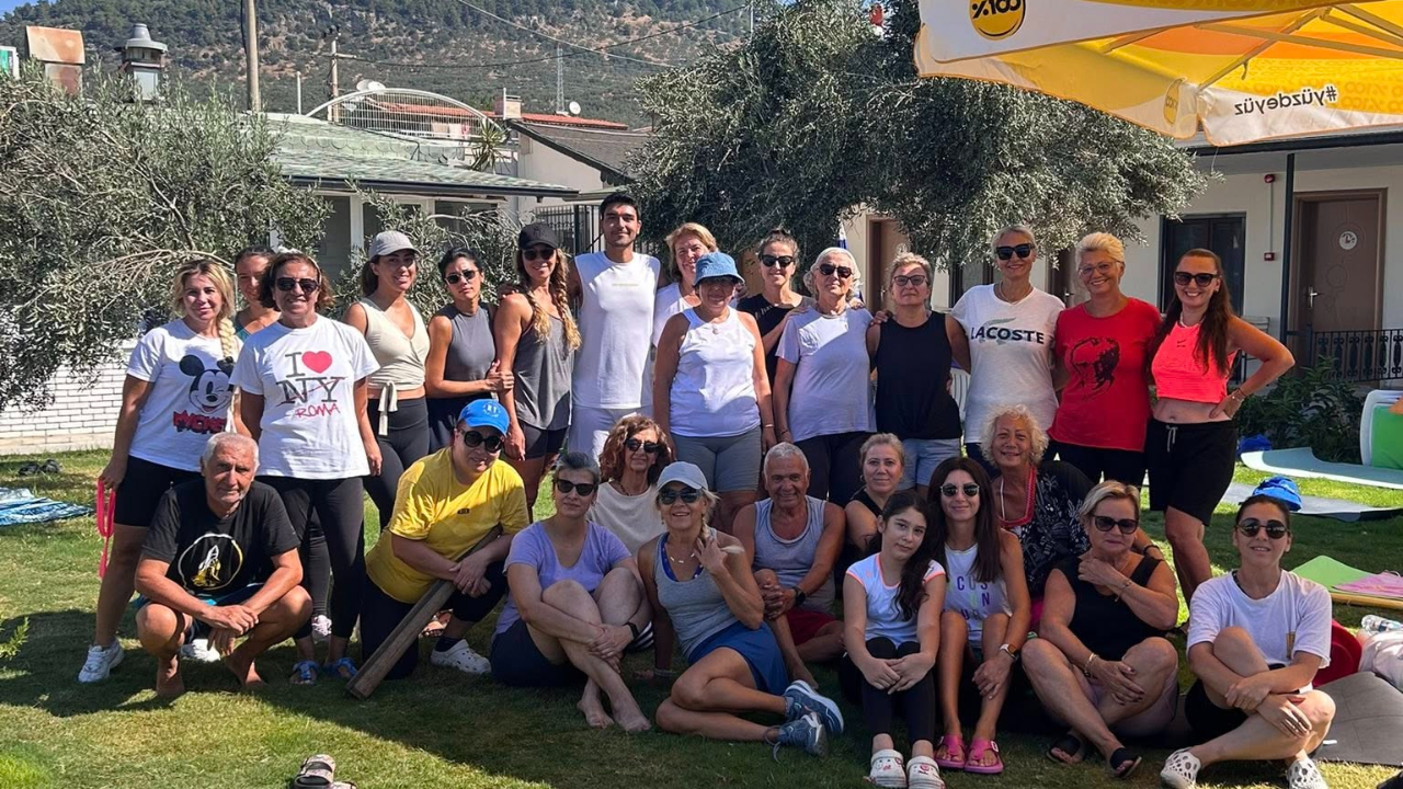 Doğa ve deniz eşliğinde yoga yaptılar
