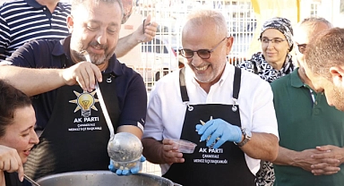 AK Parti Çanakkale Merkez İlçe Başkanlığı’ndan Aşure Günü’nde İkram