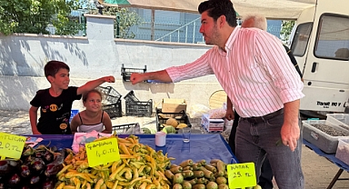 Başkan Gürel Salı Pazarı’nda esnaf ve vatandaşlarla buluştu