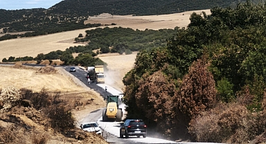 Biga’da Yol Atağı! Aksa-Değirmencik ve Kemer Köyü’nde Sathi Asfalt Çalışmaları Başladı