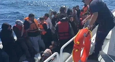 Çanakkale Açıklarında Yunan Unsurları 39 Kaçak Göçmeni Ölüme Terk Etti!