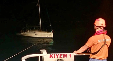 Çanakkale Boğazı'nda Arıza Yapan Tekne Yedeklenerek Çekildi