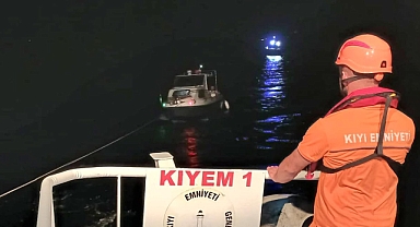 Çanakkale Boğazı'nda Dümen Arızası Yapan Tekne Kurtarıldı!